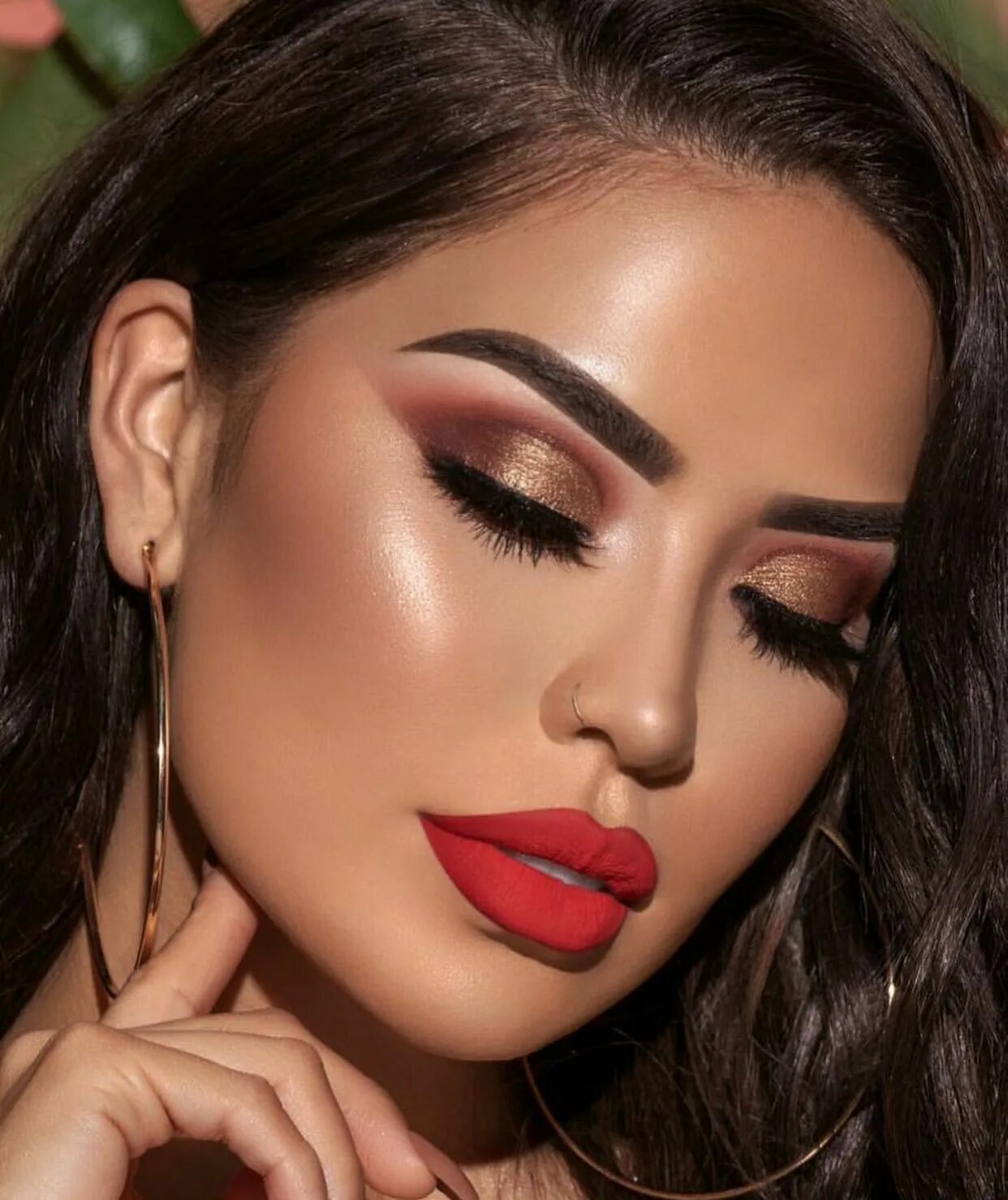Красивый макияж на улицу The Gold Mine Red lip makeup, Natural eye makeup, Smokey eye makeup