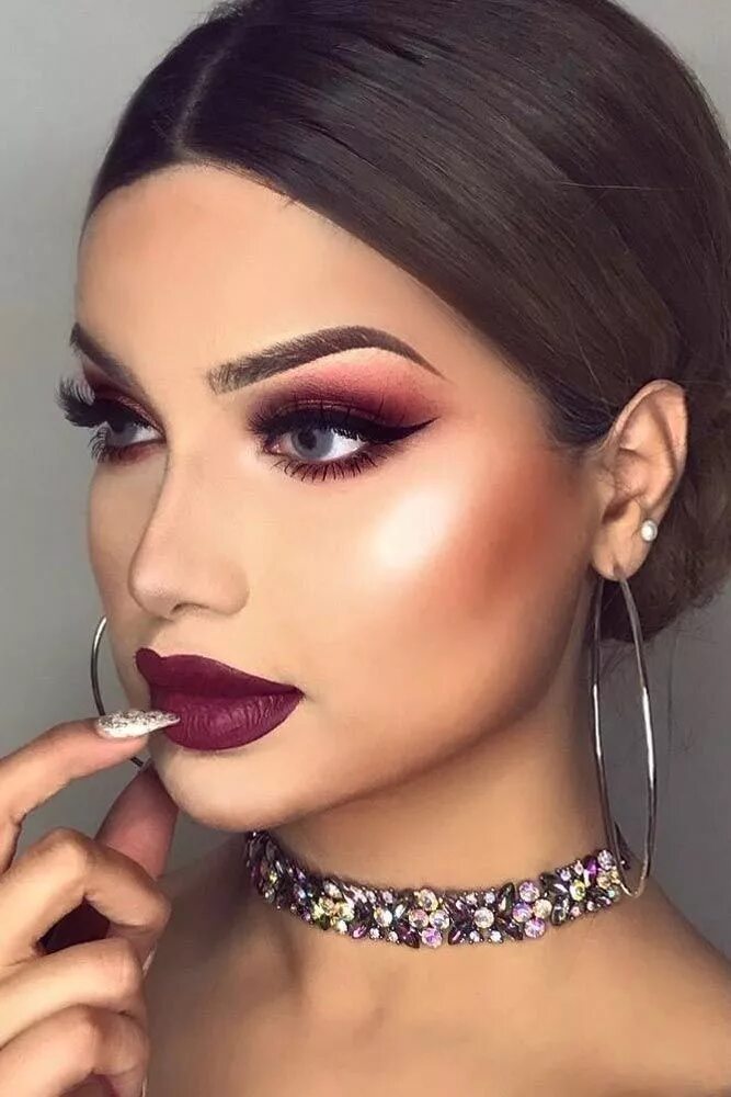 Красивый макияж на вечеринку 40 Smokey Eye Ideas & Looks To Steal From Celebrities Burgundy makeup, Burgundy 