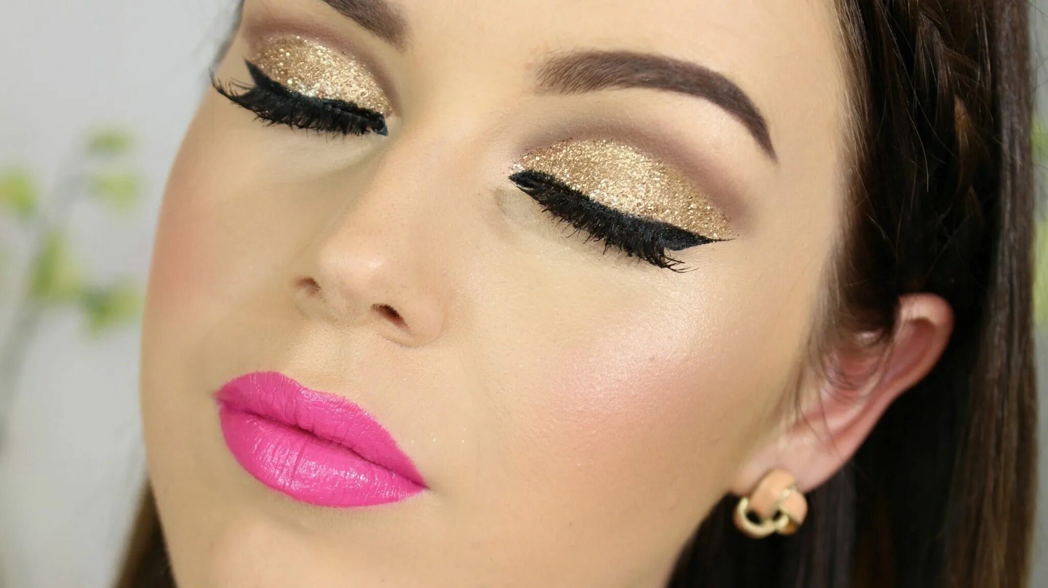 Красивый макияж на вечеринку Gold eyes & hot pink lips Maquiagem para festa, Maquilhagem olhos esfumados, Ide