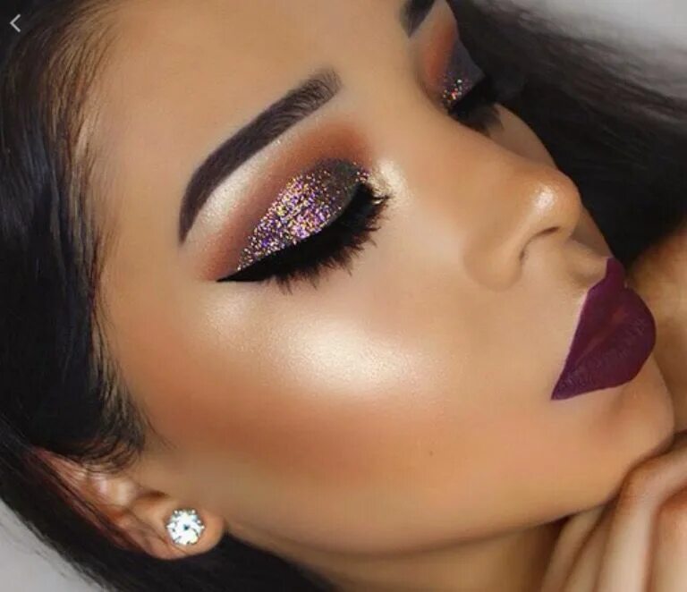 Красивый макияж на вечеринку Glitter eyeshadow winged eyeliner Contour eyebrow party makeup bronze. Maquillaj
