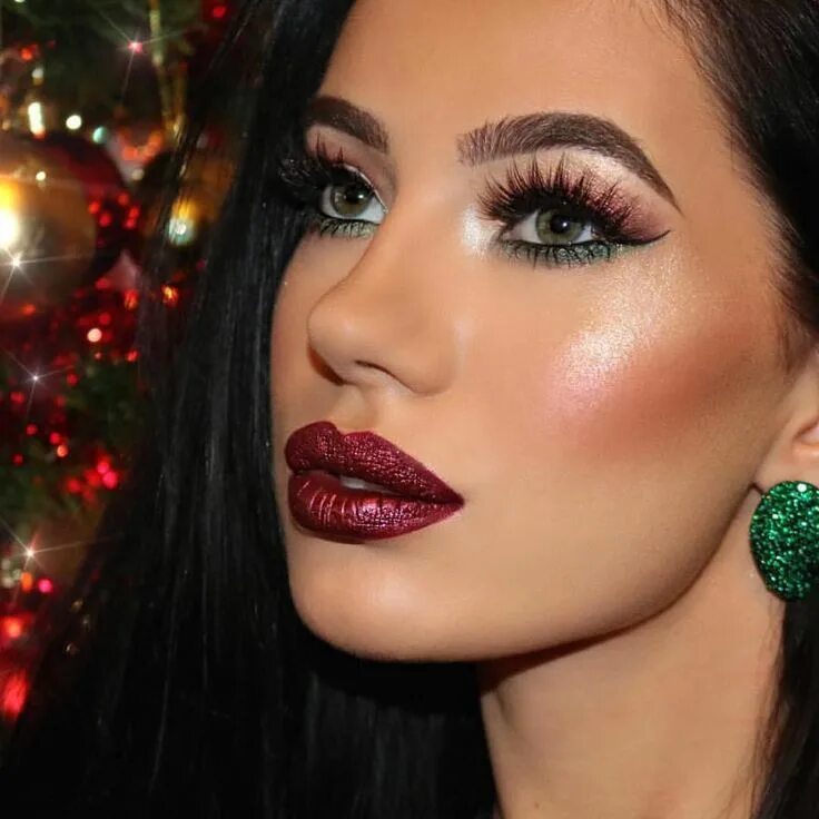 Красивый макияж новый год Gerard Cosmetics on Instagram: "Holiday lights glisten but not as much as @laura