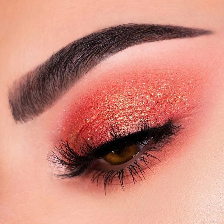 Красивый макияж розовыми тенями Leveling up this gorgeous look with some major glitter ✨ - Wearin Eye makeup, Mi