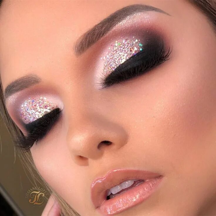 Красивый макияж с блестками Pin oleh Tallisaantos di Maquiagem glamurosa Riasan mata, Karnaval, Mata
