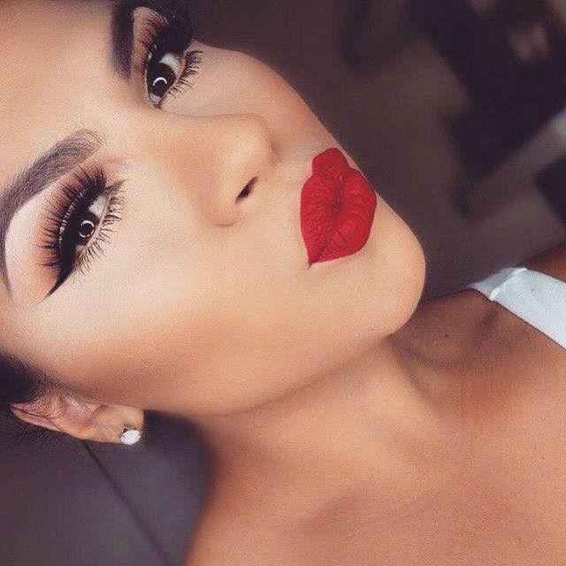 Красивый макияж с красной помадой Reasons to Have Mobile Beauticians at Home on the Wedding Day Perfect makeup, Fl