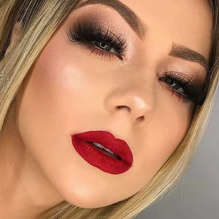Красивый макияж с красной помадой Red Lip Fantasy Maquiagem formatura, Maquiagem batom vermelho, Maquiagem festa
