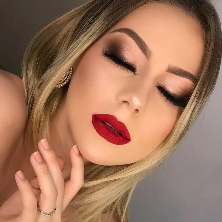Красивый макияж с красной помадой #beauty #beautygoals #beautyinspo #beautiful #model #beautytrends #makeup #makeu