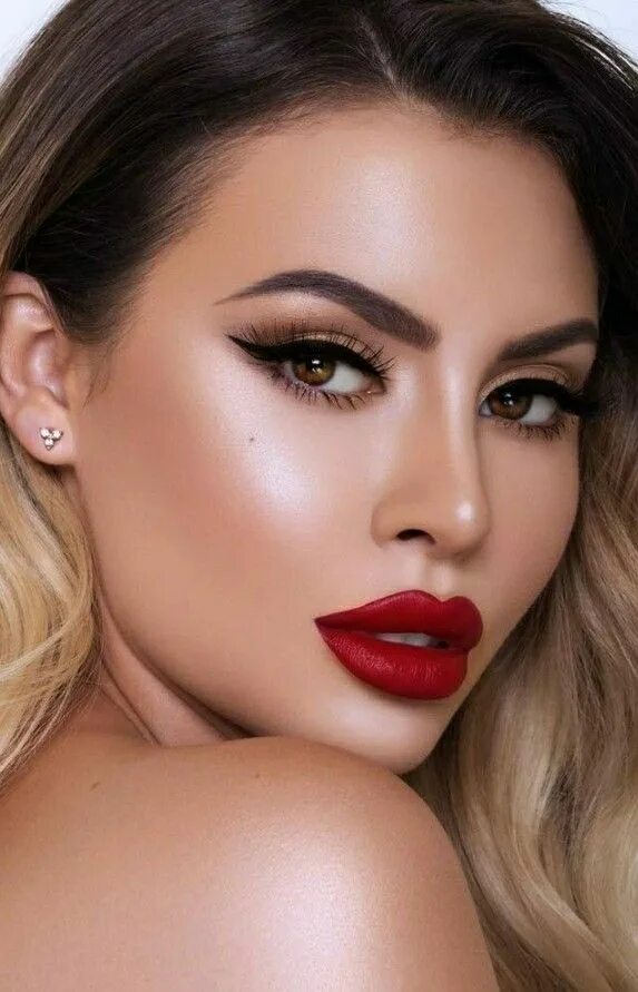 Красивый макияж с красной помадой Hot and classy Simple makeup looks, Simple makeup, Easy makeup tutorial