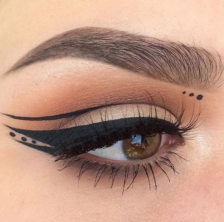 Красивый макияж со стрелками Instagram @kaitlyn_nguy * Eyeshadow Morphe Brushes 35O palette * Eyeliner NYC li