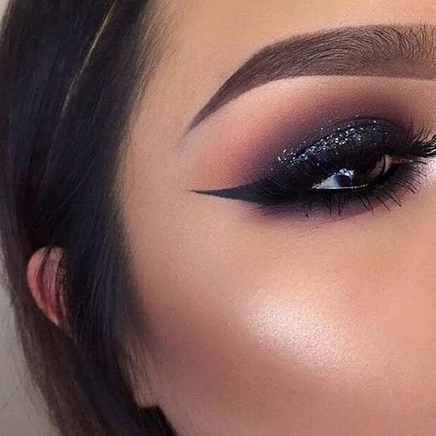 Красивый макияж со стрелками фото 43 Christmas Makeup Ideas to Copy This Season - StayGlam Gorgeous makeup, Holida