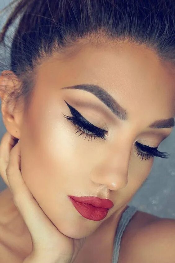 Красивый макияж со стрелками фото Special impetuses are given on the complete makeover and the makeup, as well as,