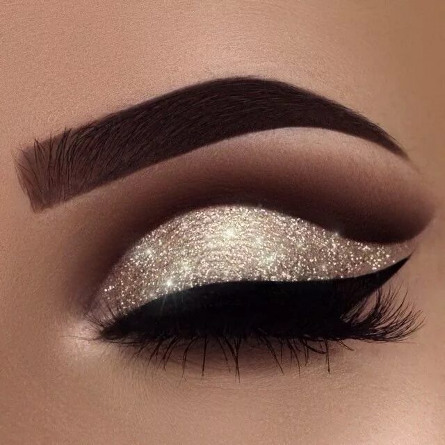 Красивый макияж тенями A little New Year inspiration for you ✨ yes, I'm addicted to glitter ❤ Brows: @a