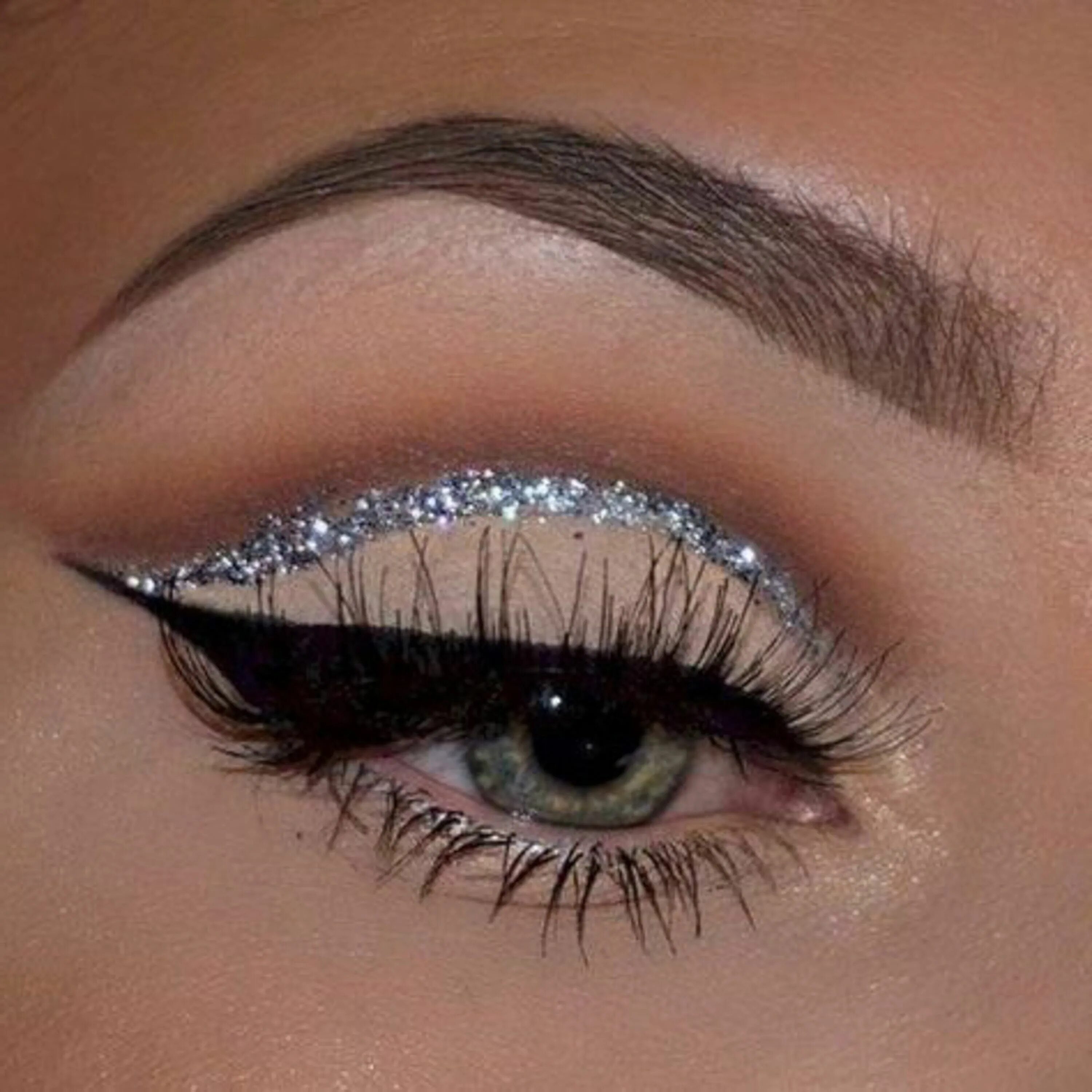 Красивый макияж век Maquillaje Tendencias, Makeup Tendency,Pops of Blue, Exaggerated Eye Shapes, Col