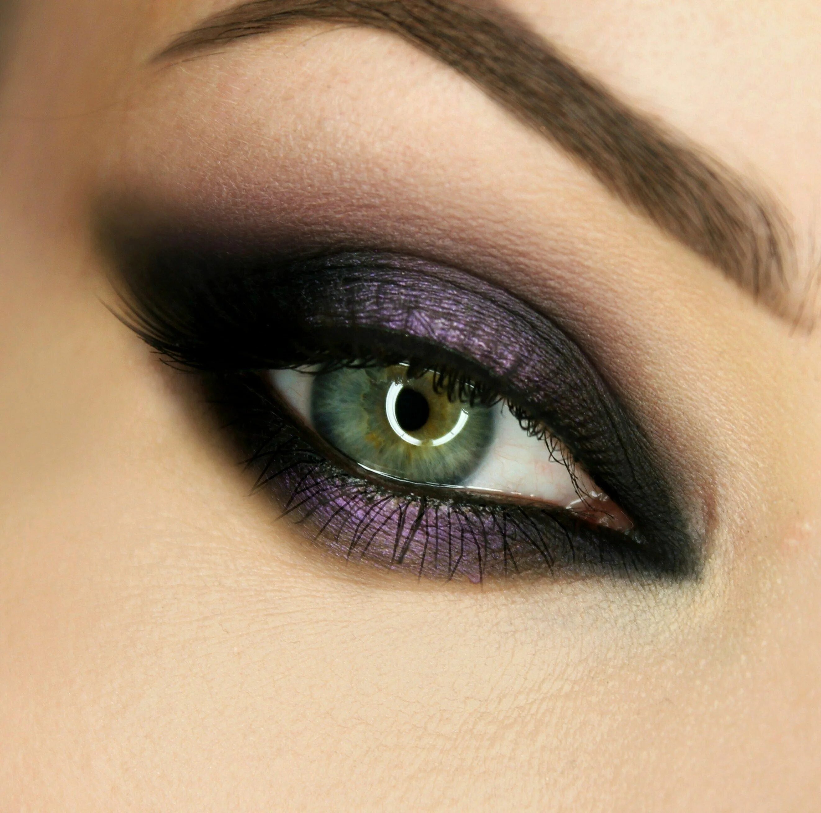 Красивый макияж зеленых глаз фото dramatic purple - Makeup Geek Makeup geek, Purple makeup, Sunset makeup