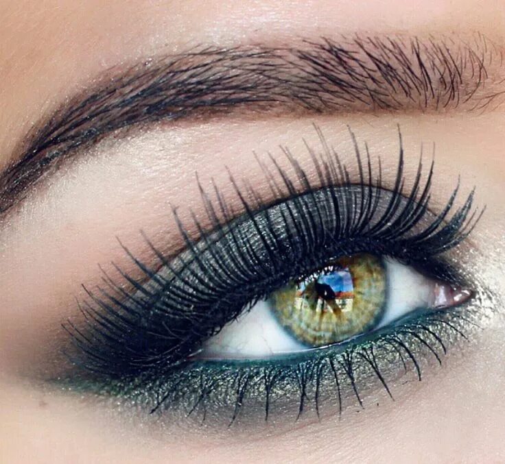 Красивый макияж зеленых глаз фото Jade green shimmery shadow and eyeliner Applying eye makeup, Eye makeup, Dark ma