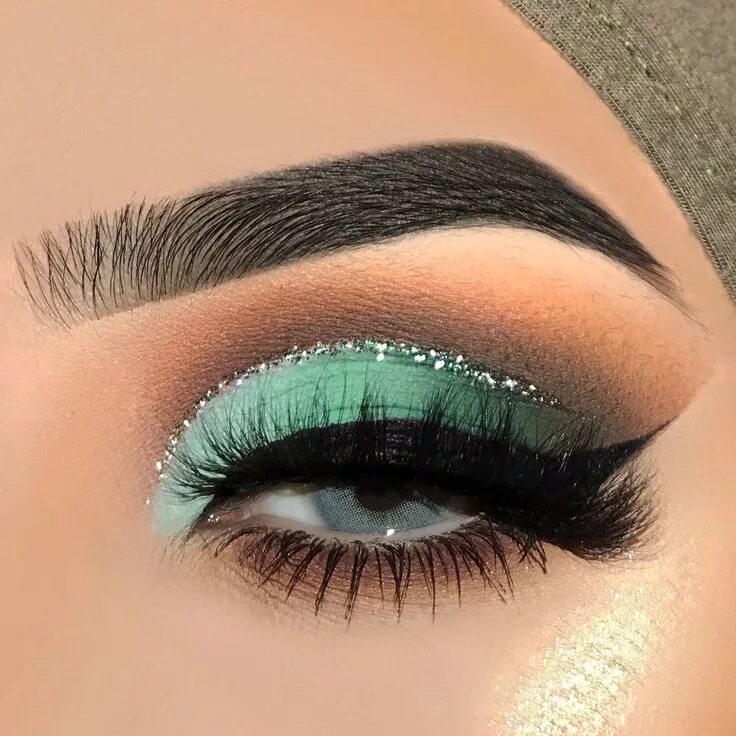 Красивый макияж зелеными тенями Green Cut Crease Eye makeup designs, Colorful eye makeup, Artistry makeup