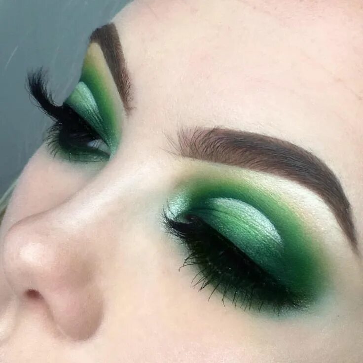 Красивый макияж зелеными тенями 2,257 Likes, 71 Comments - L U C Y (@lsgmakeup) on Instagram: "Forgot how hard g