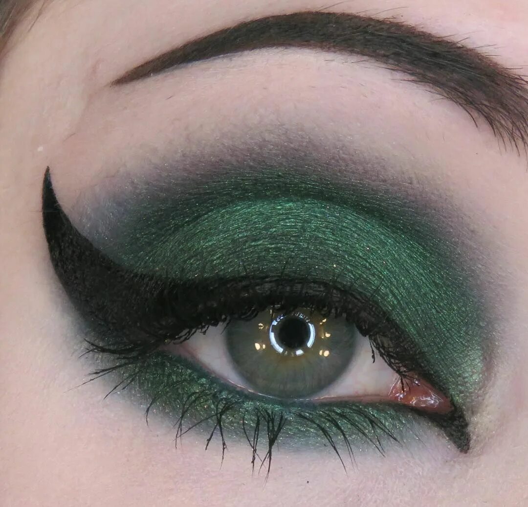 Красивый макияж зелеными тенями 283 Likes, 13 Comments - MyPrettyZombie (@myprettyzombie) on Instagram: "Hello d