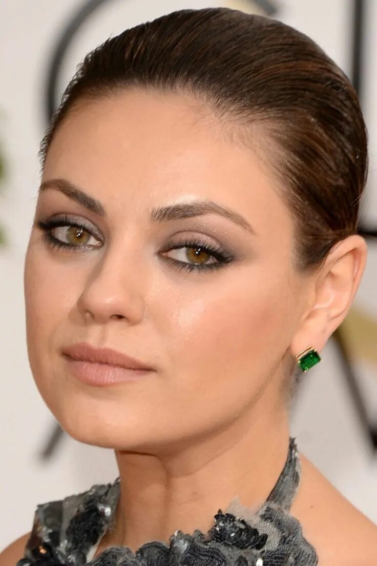 Красивый макияж звезд Mila Kunis, Before and After Mila kunis, Golden globes hair, Trendy makeup