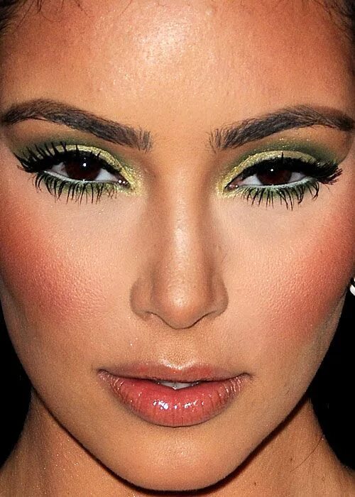 Красивый макияж звезд kim kardashian green make up Ideias de maquiagem, Kim kardashian maquiagem, Maqu