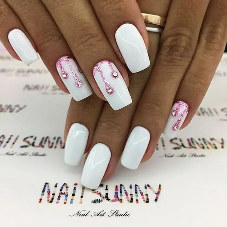 Красивый маникюр 2024 белый 40+ Elegant White Square Nails Art Inspirations Körmök, Körömötletek és Csillámo