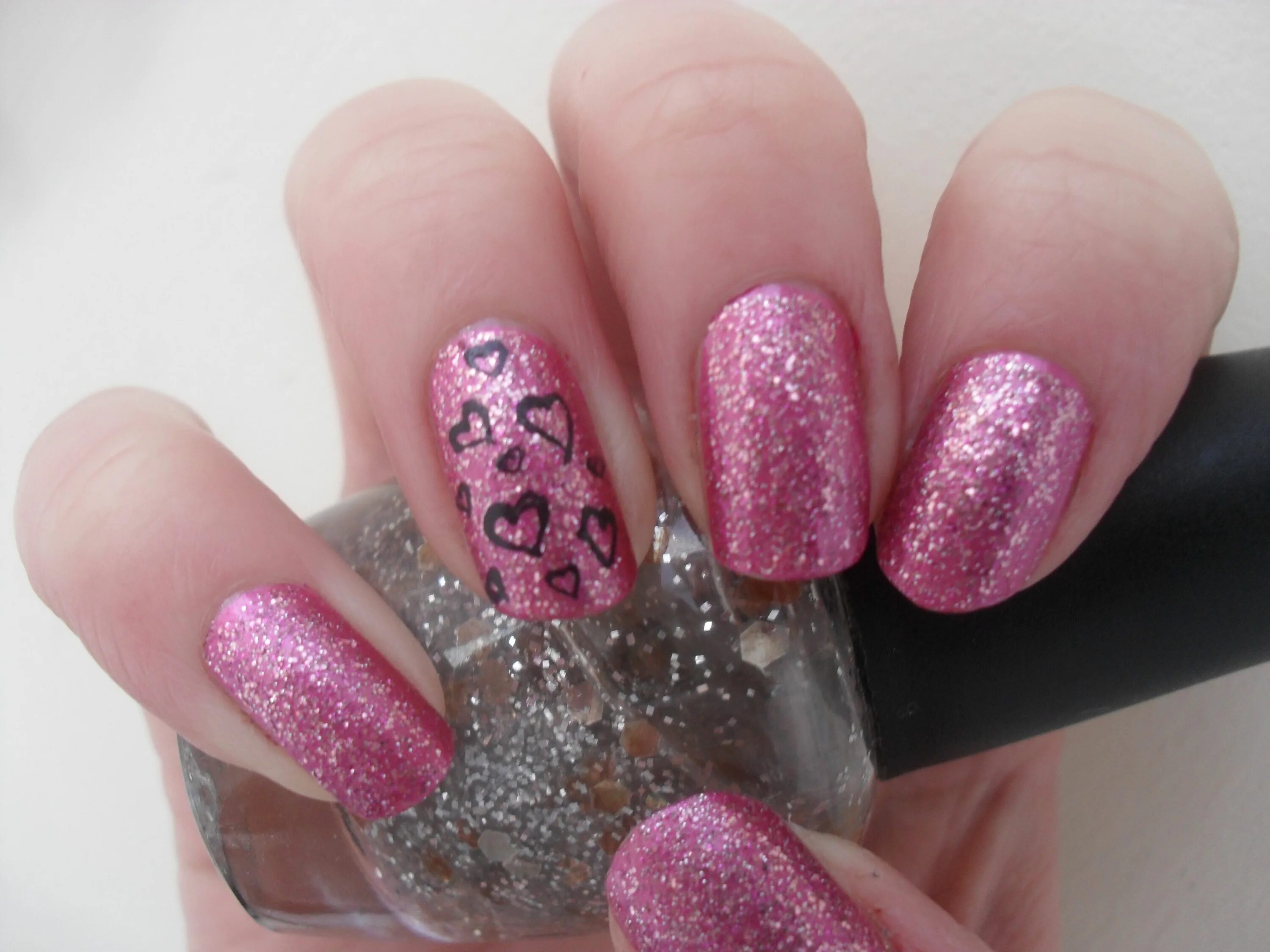 Красивый маникюр 2024 блестящий A simple nail art design. Abit of sparkle with a few hearts. :) Nail art design 