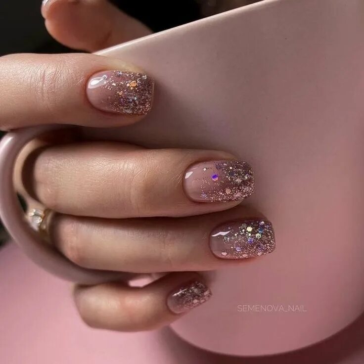 Красивый маникюр 2024 блестящий 55 Pretty Short Nail Designs in 2023 Short acrylic nails designs, Glitter fade n