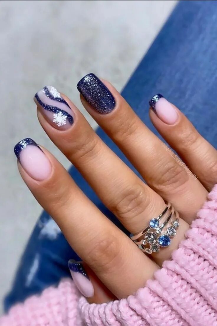 Красивый маникюр 2024 года новинки 24 Festive Christmas Nails for a Show-Stopping Holiday Mani Blue nails, Holiday 