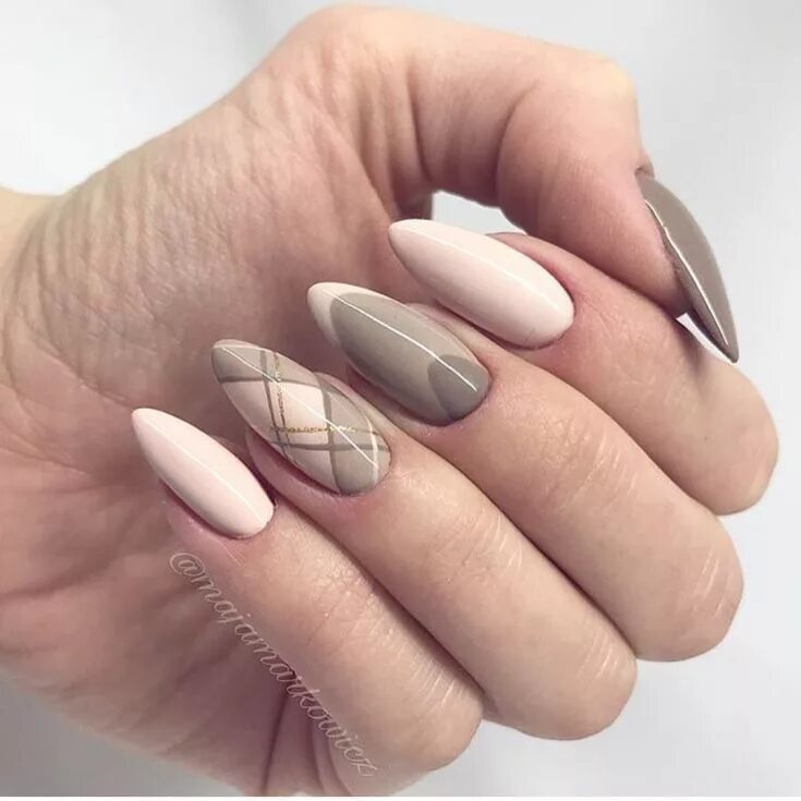 Красивый маникюр 2024 миндаль бежевый @anchhez nails manicure маникюр Geometric nail, Fashion nails, Manicure