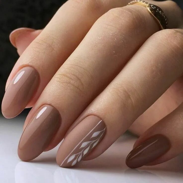 Красивый маникюр 2024 миндаль бежевый Одноклассники Beige nails, Simple gel nails, Casual nails