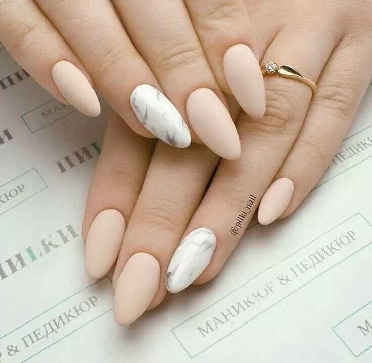 Красивый маникюр 2024 миндаль бежевый Nude manicure Мраморный маникюр Маникюр на длинные ногти Дизайнерские ногти, Гел