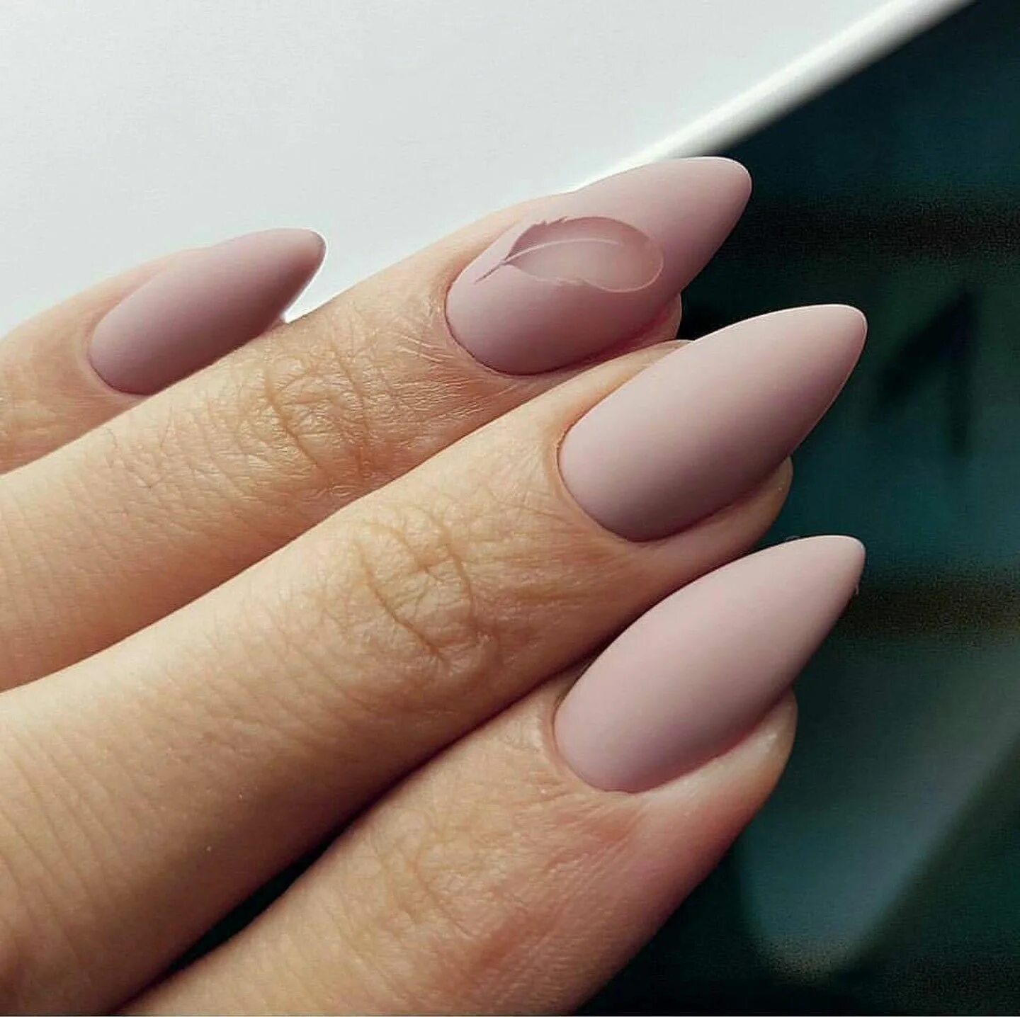 Красивый маникюр 2024 миндаль бежевый Пин на доске Uñas