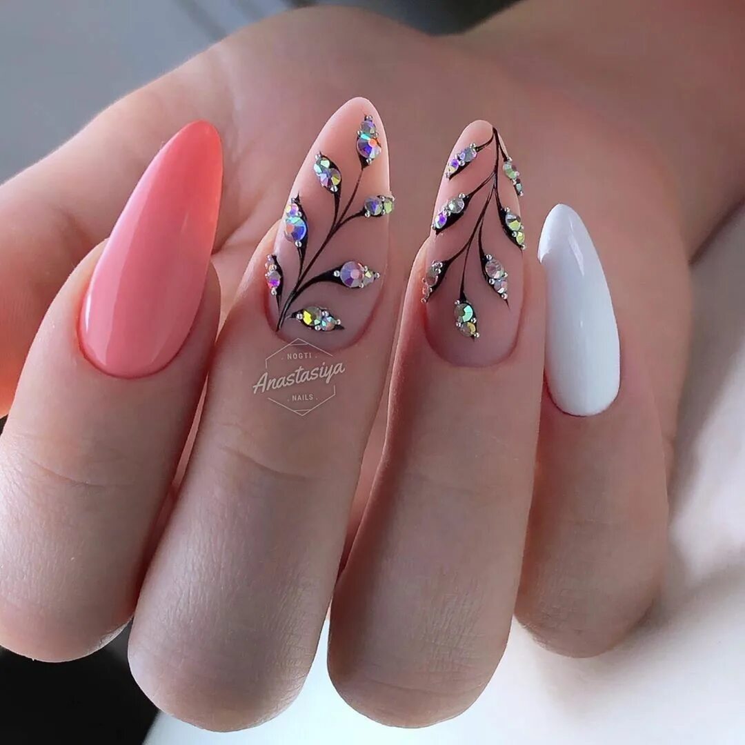 Красивый маникюр 2024 миндаль с рисунком ❤ #kimskie Special nails, Cute nails, Nail designs