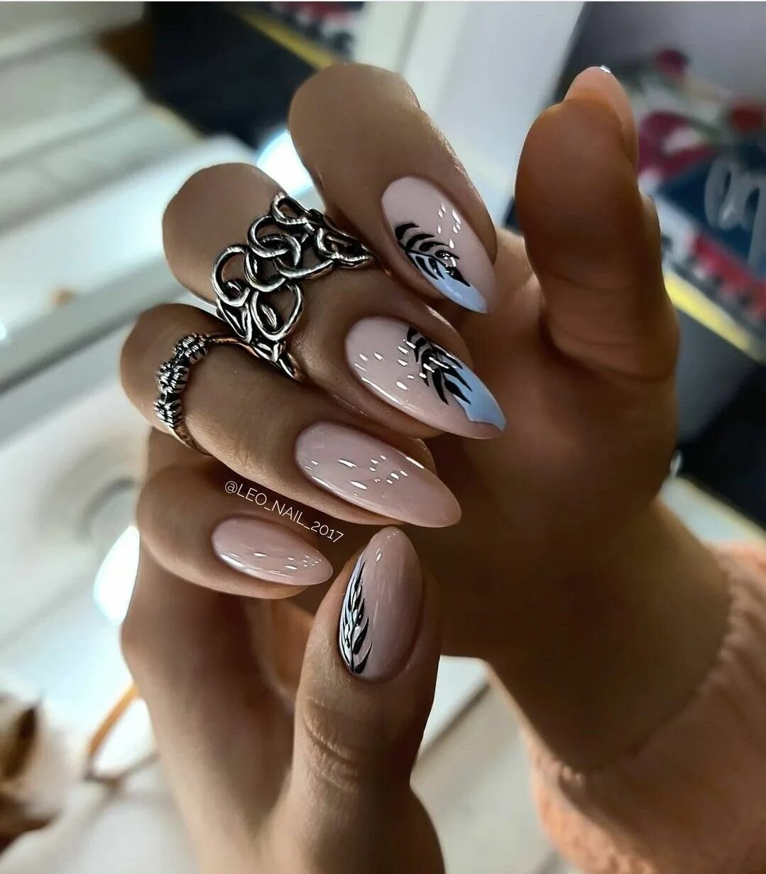 Красивый маникюр 2024 миндаль с рисунком Pin on Ногти in 2024 Gold gel nails, Swag nails, Short acrylic nails designs