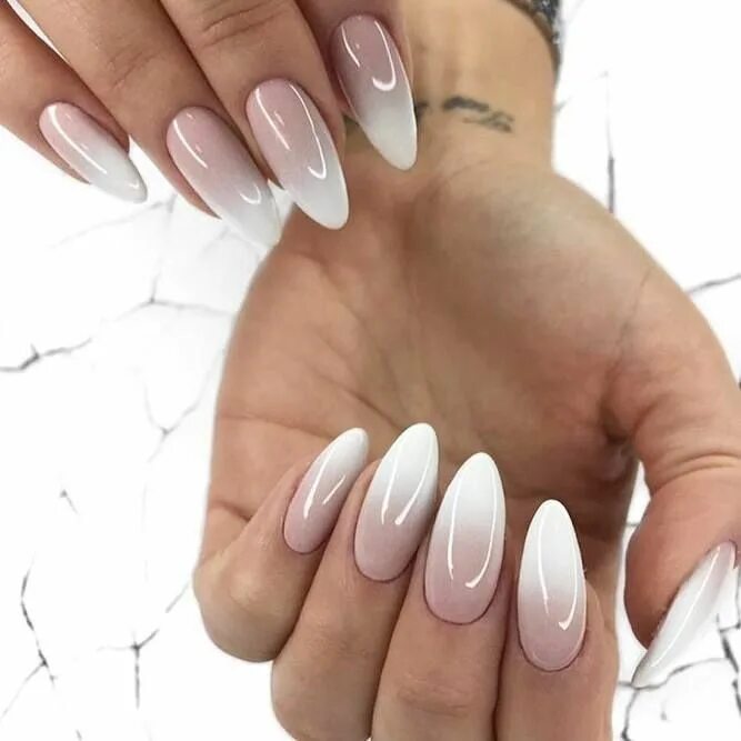 Красивый маникюр 2024 миндаль с рисунком омбре Nail Designs For Almond Nails That Are A Part Of The Fashion Scene Almond nails 
