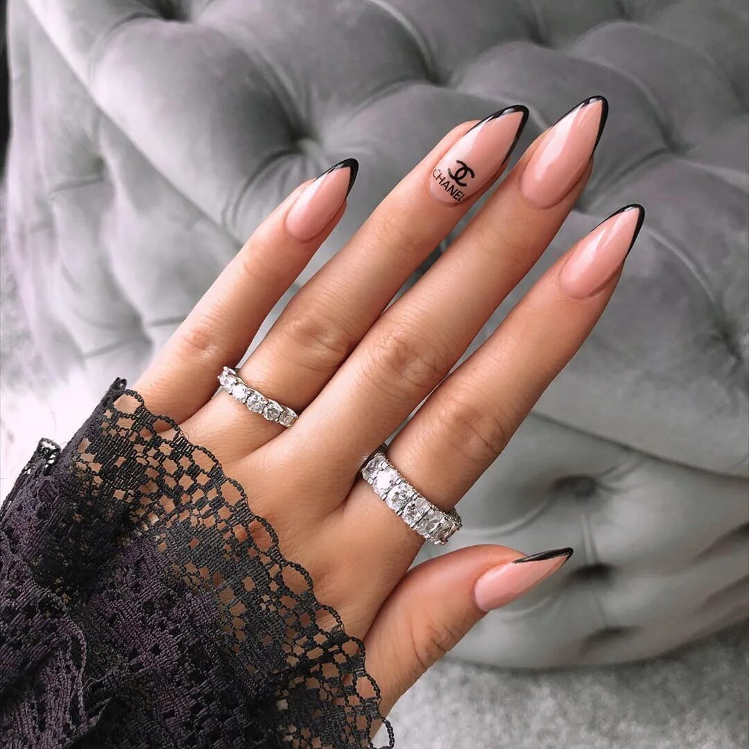 Красивый маникюр 2024 на длинные ногти миндаль pinterest: @ nandeezy * Chanel nails, February nails, Gel nails