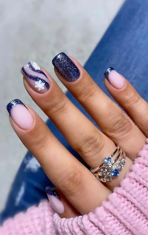 Красивый маникюр 2024 новинки модные 27 Charming Winter Nail Designs : Platinum Silver Blue and Snowflake Nails Blue 