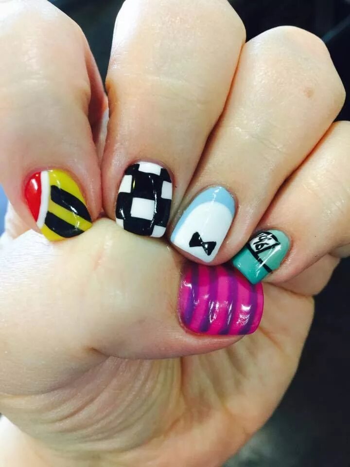 Красивый маникюр алиса Timeline Photos - Disney Fashionista Facebook Nails, Disney nails, Gel nails