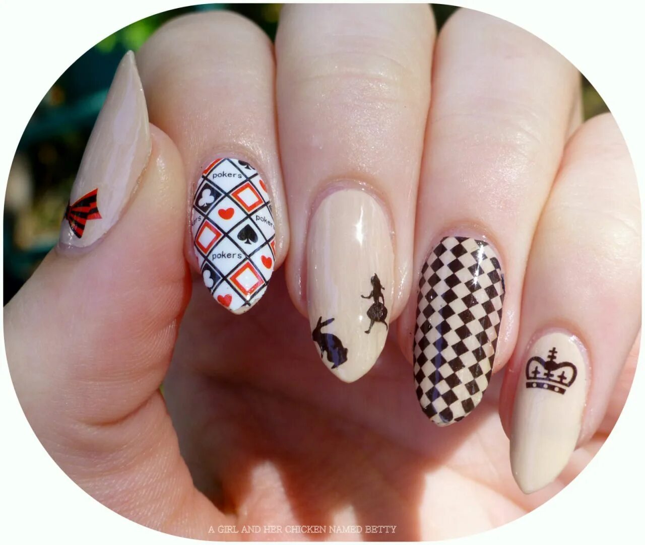Красивый маникюр алиса submitted by agirlandherchickennamedbetty Alice in wonderland nails, Nails, Brid