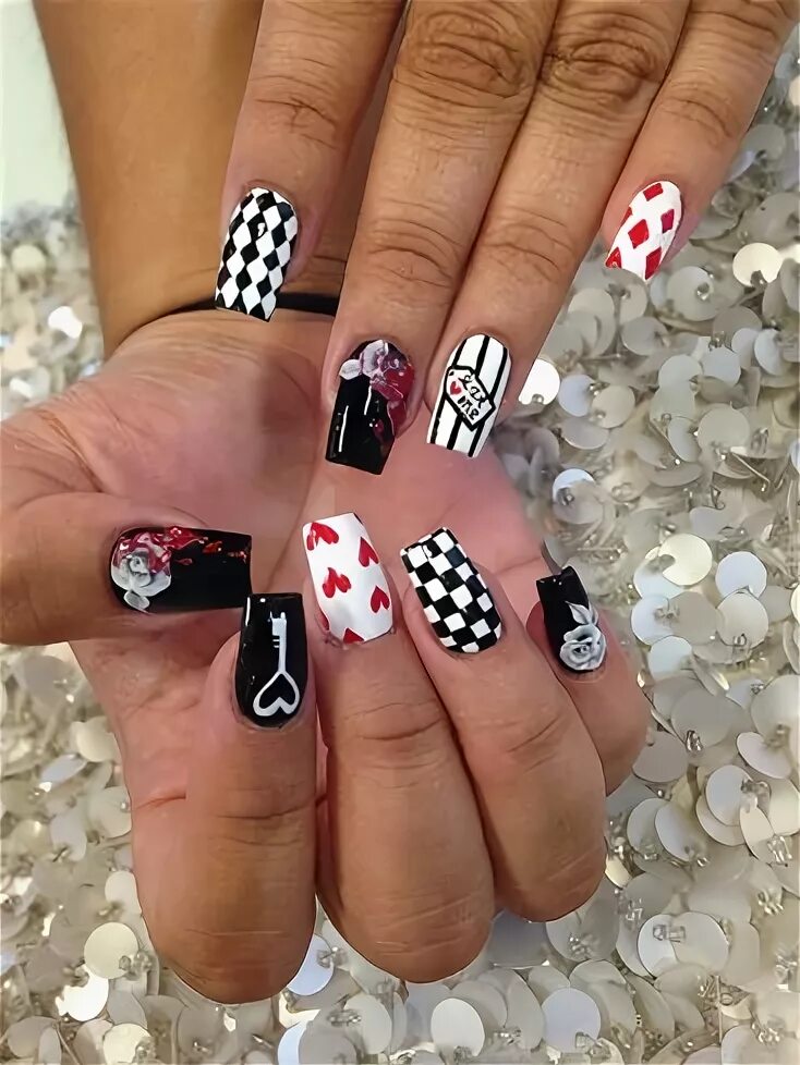 Красивый маникюр алиса Pin de Heather Johnson en Alice in wonderland nails Uñas de gel, Uñas stiletto, 