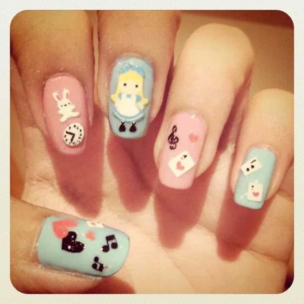 Красивый маникюр алиса alice in wonderland manicure #nailart Nail art disney, Alice in wonderland nails