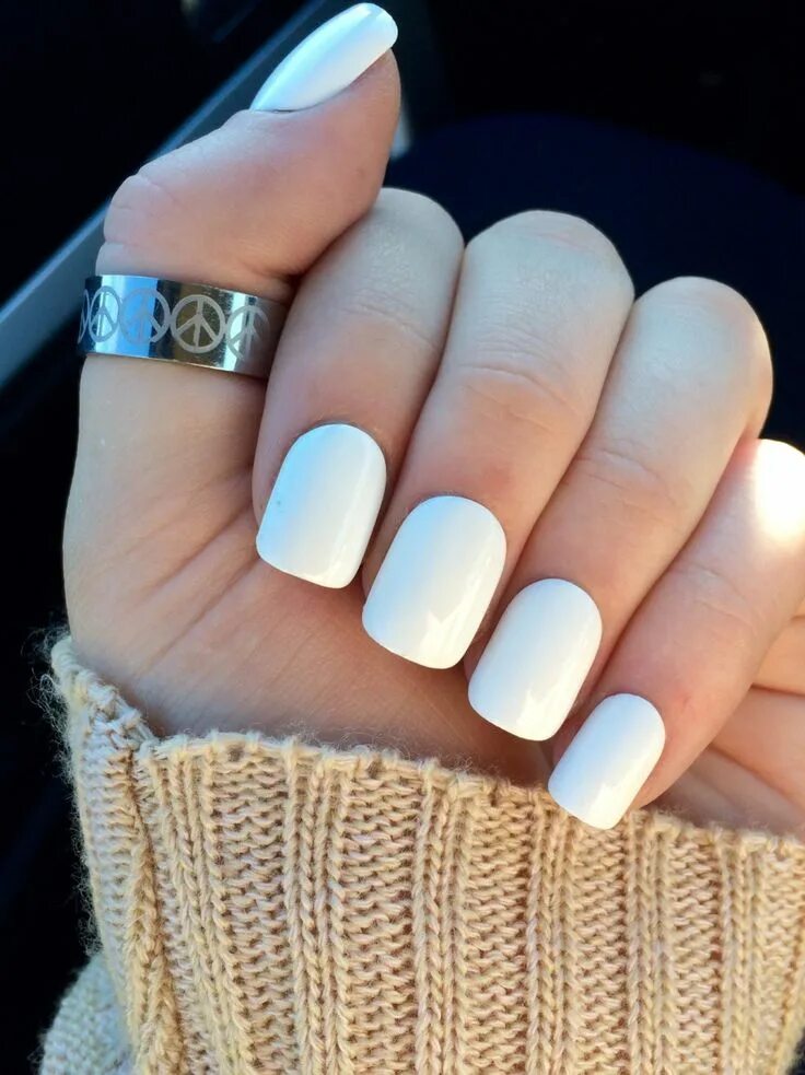 Красивый маникюр белым лаком Pin by Lelustudio on Новогодний маникюр Fake nails white, White acrylic nails, S