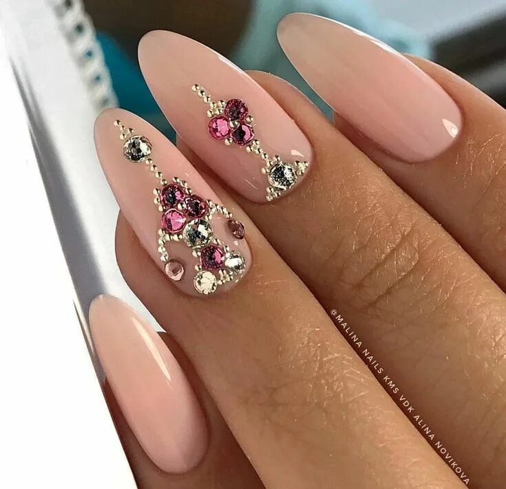 Красивый маникюр без страз Pin by Зданевич Ангелина on Маникюр Bling nails, Rhinestone nails, Crystal nails