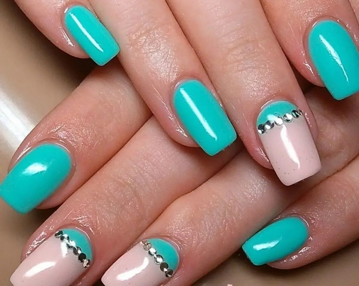 Красивый маникюр бирюза Manicure Turquoise yang indah dan lembut pada kuku pendek: ide, foto. Cara Membu