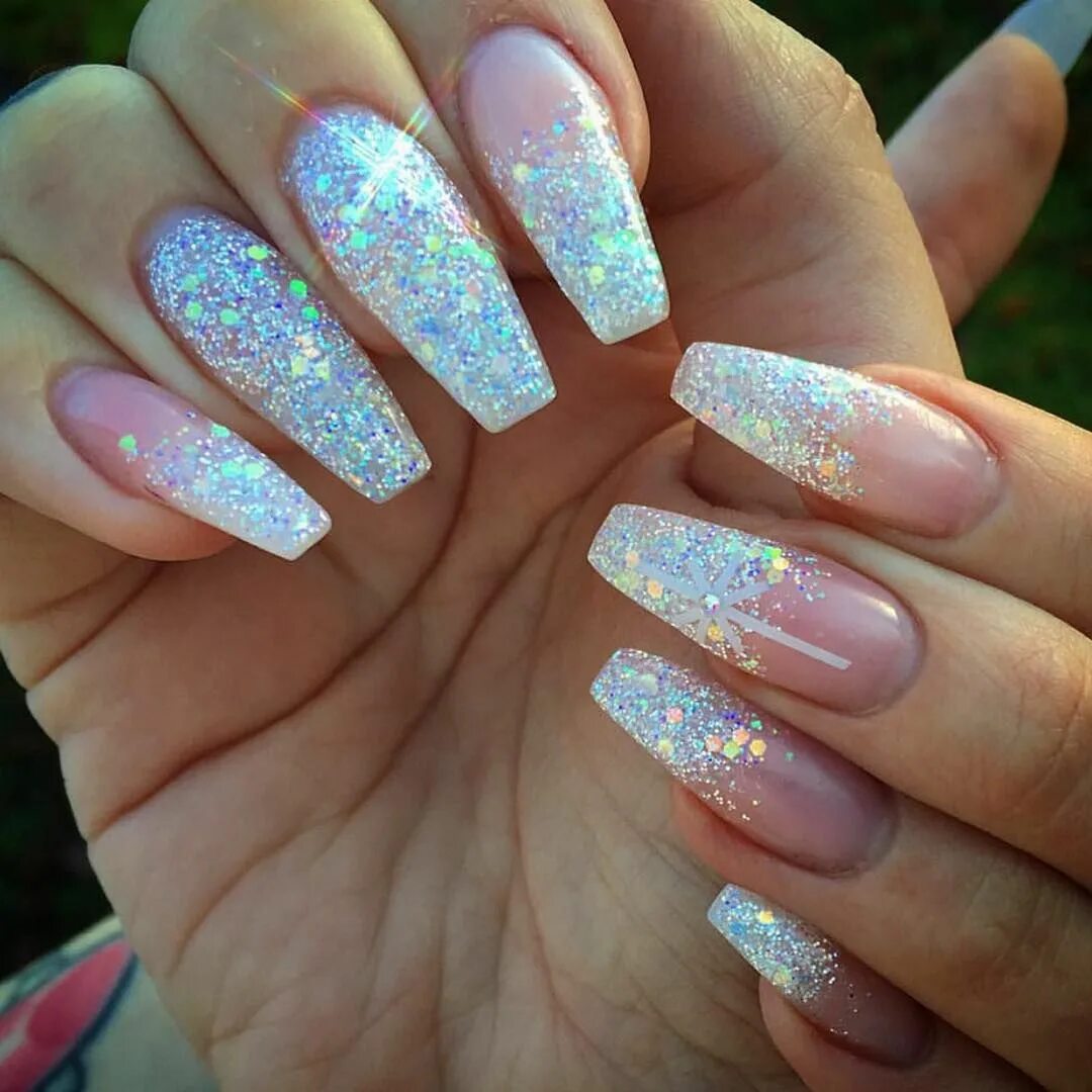Красивый маникюр блестки фото Be Inspired ✨ on Instagram: "✨ @nailsophiek #nails #nail #beauty #pr. Coffin nai