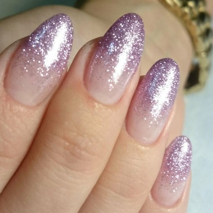 Красивый маникюр блестки фото Pin on Hair makeup in 2024 Lilac nails, Purple glitter nails, Purple and silver 