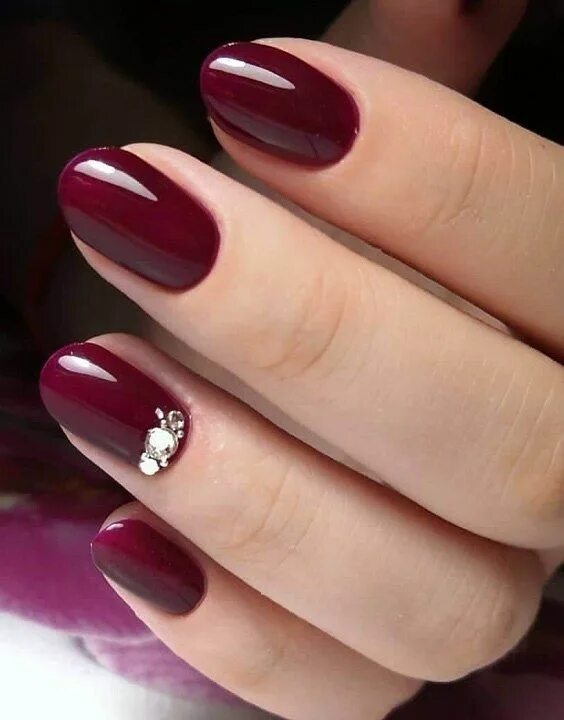Красивый маникюр бордо Красный маникюр 2023: тренды и новинки дизайна Glitter gel nails, Gel nails, Oct