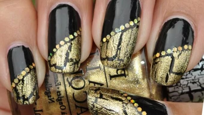 Красивый маникюр черно золотой Do crackle manicure relevant today?