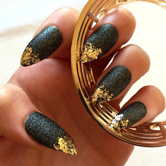 Красивый маникюр черно золотой Luxe Gold-Tipped Black Fake Nails - Kitten Claws - Talon/Stiletto Nails - Press-