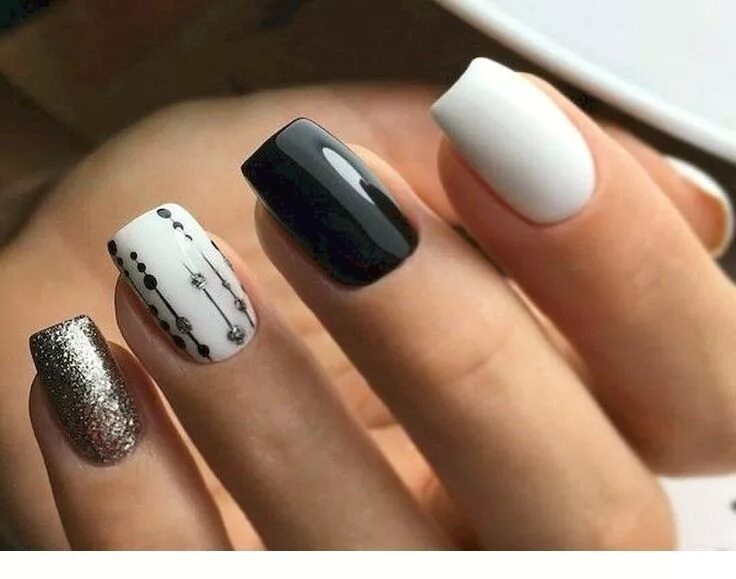 Красивый маникюр черный с белым Flattering Summer Nail Art #nailartdesigns #Nails (Dengan gambar) Manikur, Kuku