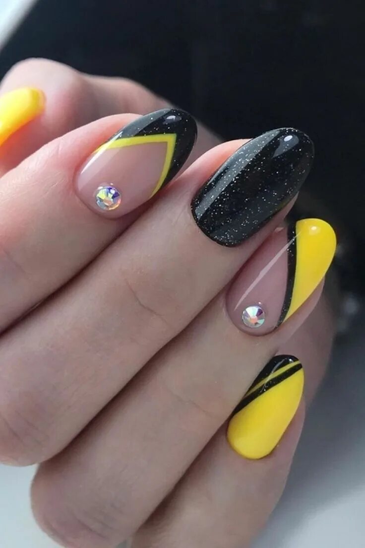 Красивый маникюр черный с желтым #yellow #manicure #nails #nailart #nail #art #naildesign #beauty #gelpolish #nai